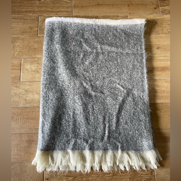 St. Albans 100% Mohair Wool Gray/Yellow/White Throw Blanket - Picture 2 of 11